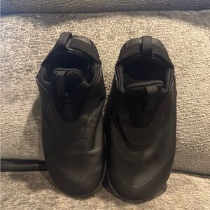 Women’s Nike Zoom Pulse Nursing Sneakers Size 7.5